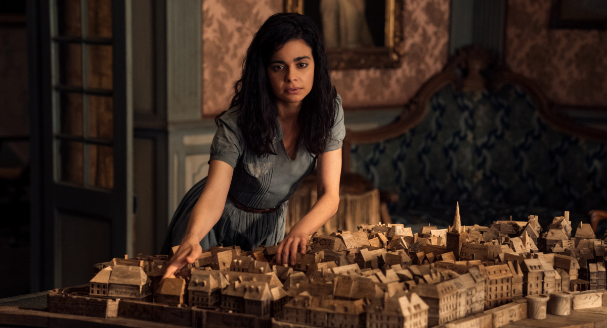 Aria Mia Loberti as Marie-Laure in 'All the Light We Cannot See.'