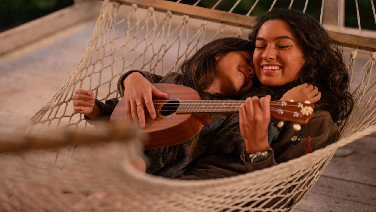 (L to R) Maia Kealoha as Lilo and Sydney Agudong as Nani in Disney’s live-action 'Lilo & Stitch'. Photo by Matt Kennedy. © 2025 Disney Enterprises Inc. All Rights Reserved.