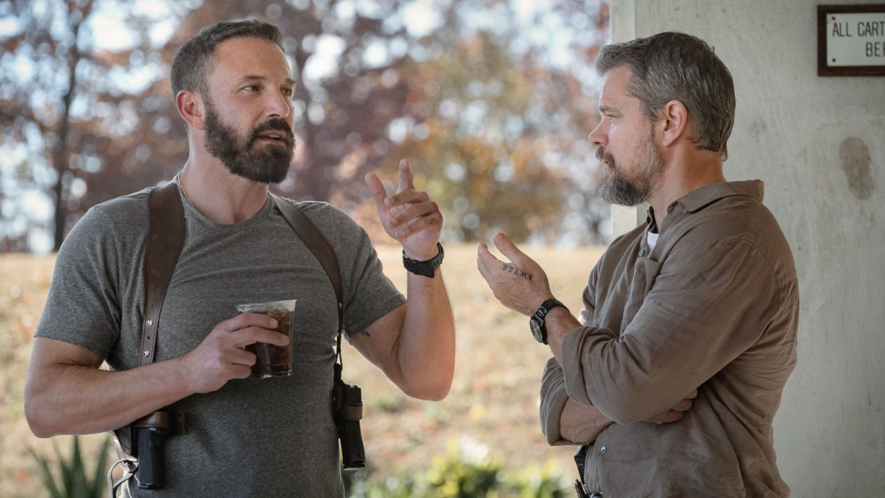 (L to R) Ben Affleck as Detective Sergeant J.D. Byrne and Matt Damon as Lieutenant Dane Dumars in 'The Rip'. Photo: Claire Folger/Netflix © 2025.